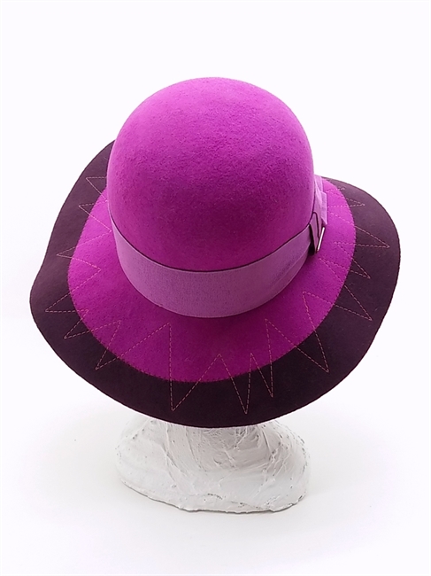 CAPPELLO FELTRO BICOLORE FUCSIA E VIOLA CON ZIG ZAG E FIOCCO