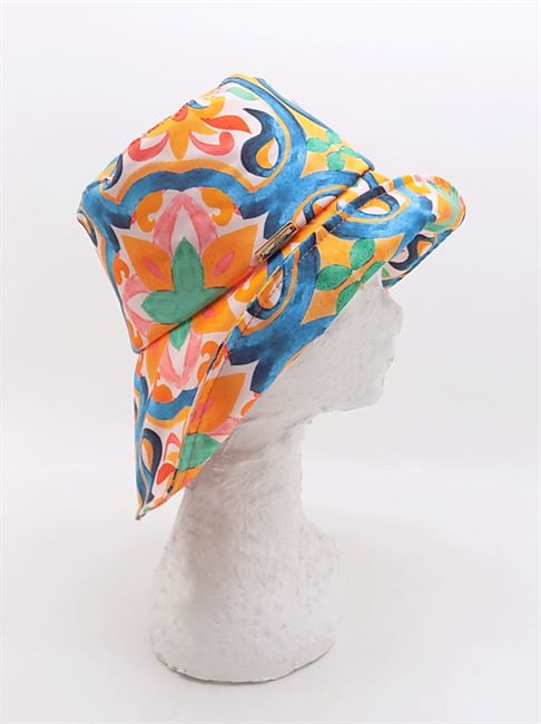 CLOCHE CON TESA ASIMMETRICA IN NYLON STAMPA FANTASIA